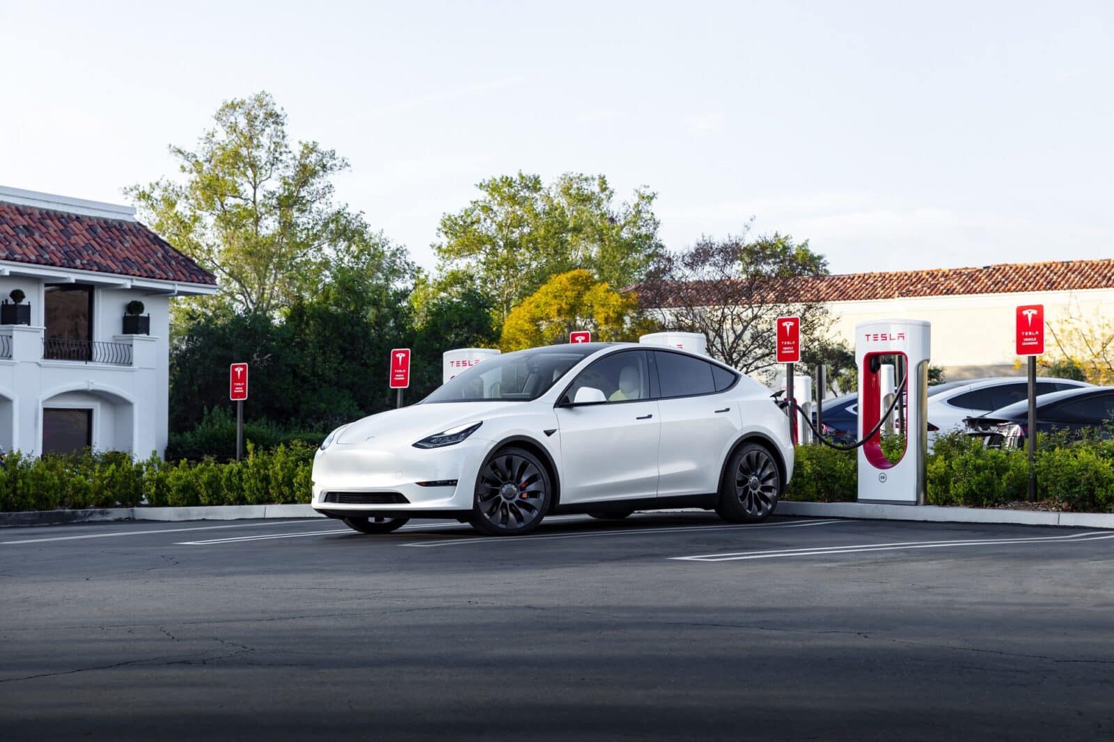 Illinois To Offer $4,000 Rebate On Electric Vehicle Purchases Starting 2025