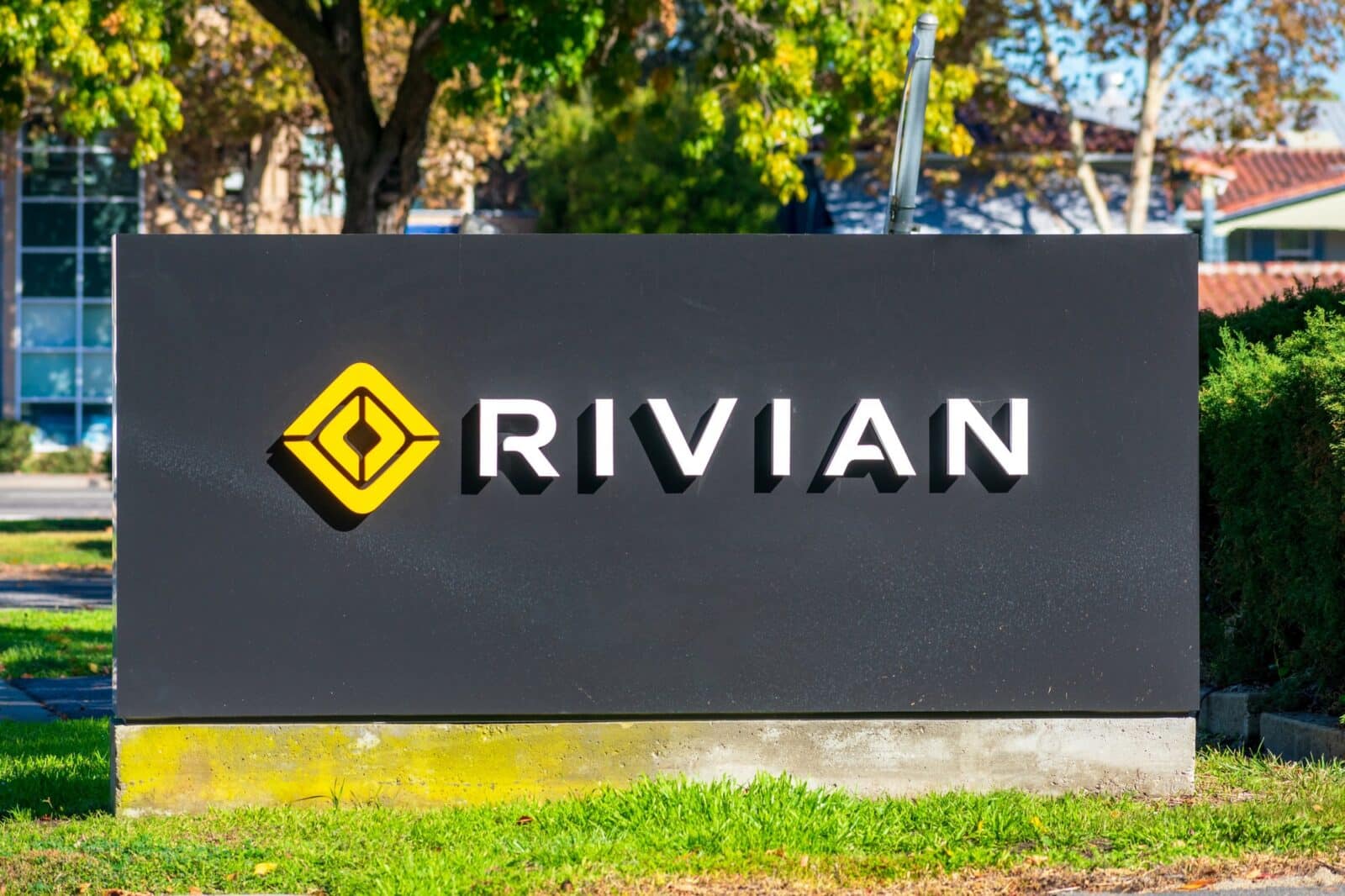 Rivian'S Nasdaq 100 Exit: Minimal Market Impact?