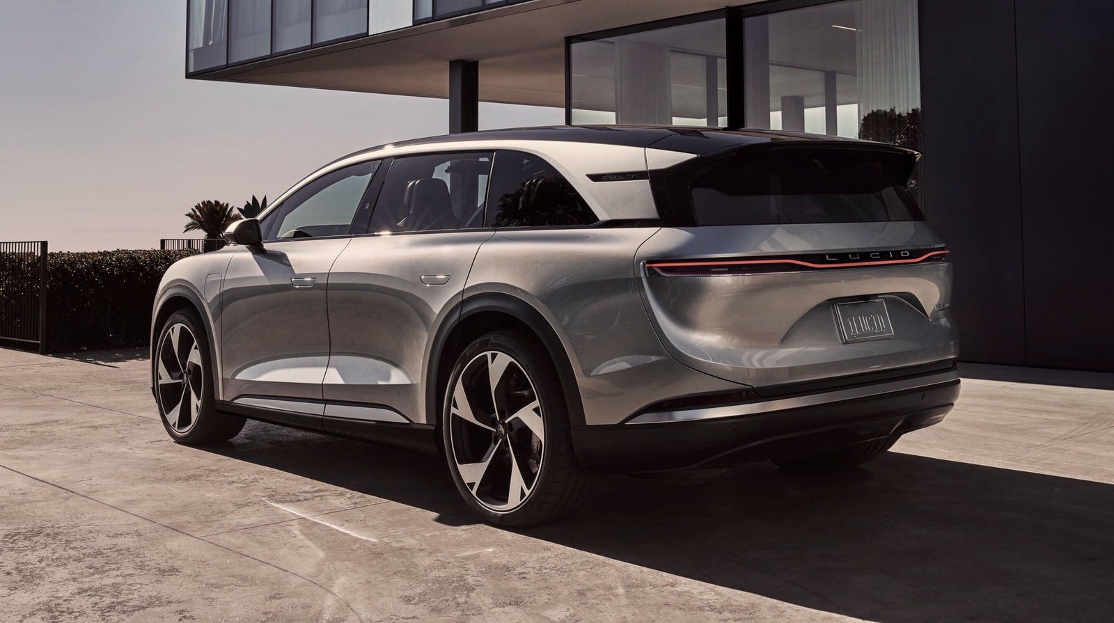 Lucid Gravity Suv Stumbles With Just 5 Us Registrations In April, Signals Production Woes