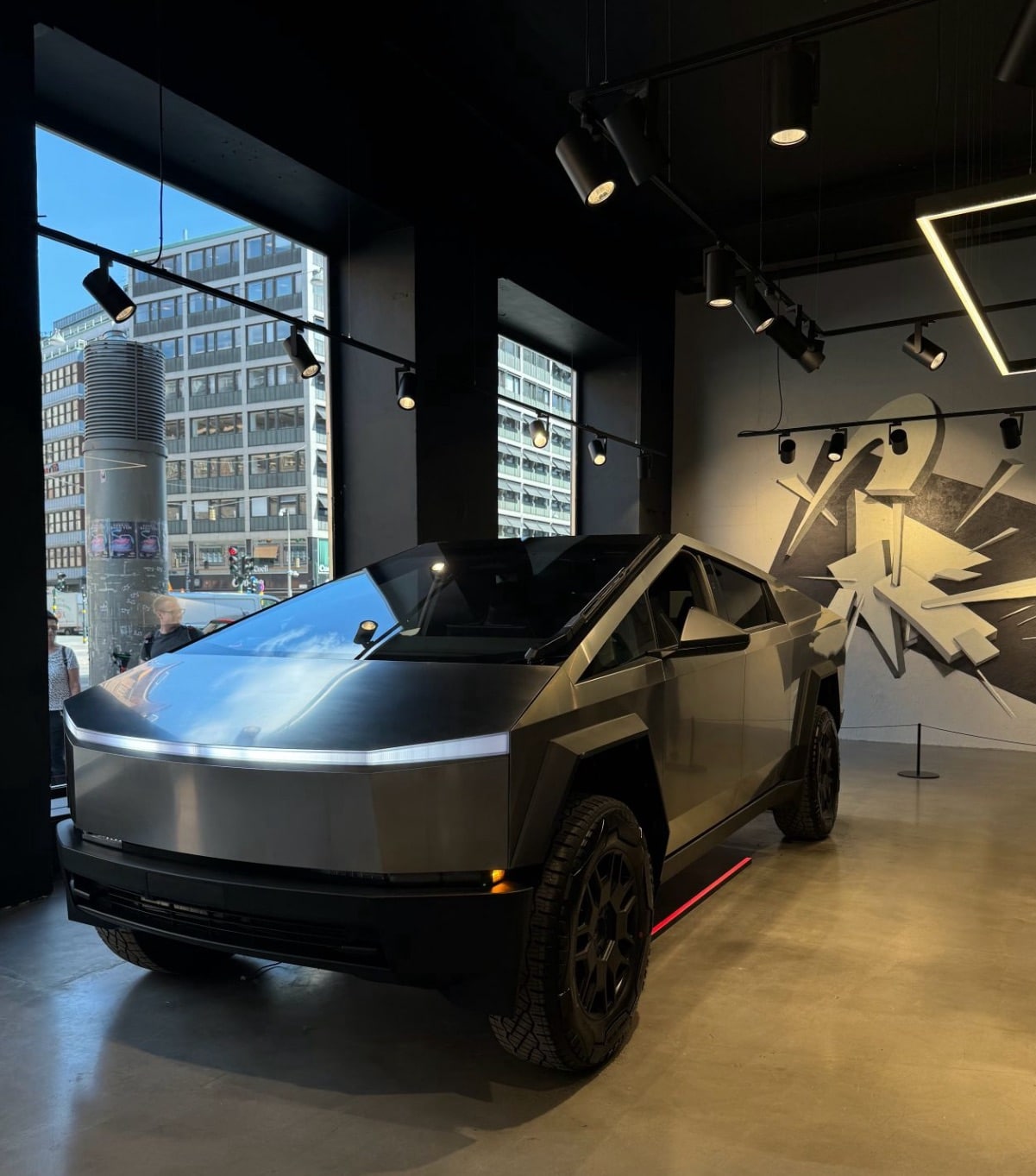 Tesla Opens New Showroom In Sweden