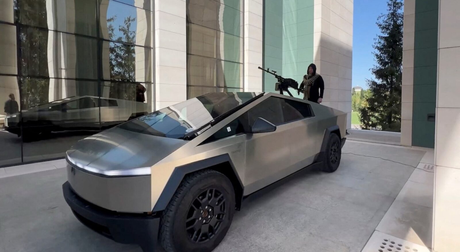 Chechen Warlord Equips Tesla Cybertruck With Machine Gun, Claims It'S Headed For Ukraine
