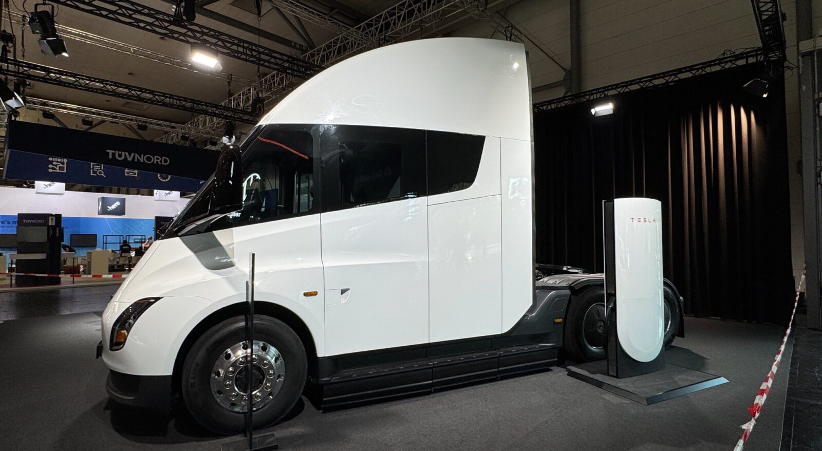 Tesla Semi Impresses With Efficiency And Range At Iaa Transportation Show