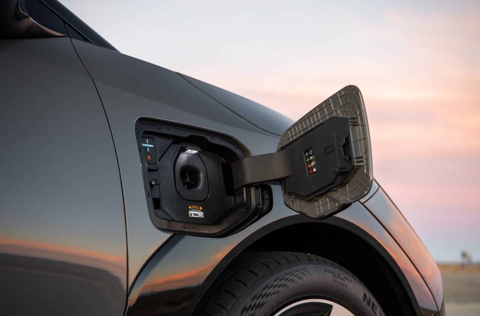 2026 Kia Ev4 Sedan Unveiled For U.s. Market: Up To 330 Miles Of Range And Interesting Design