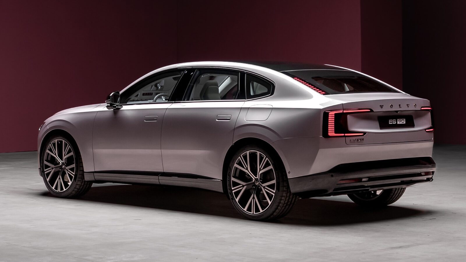 Volvo’s Electric Vehicle Sales Plummet 32% In April: A Wake-Up Call For The Ev Industry