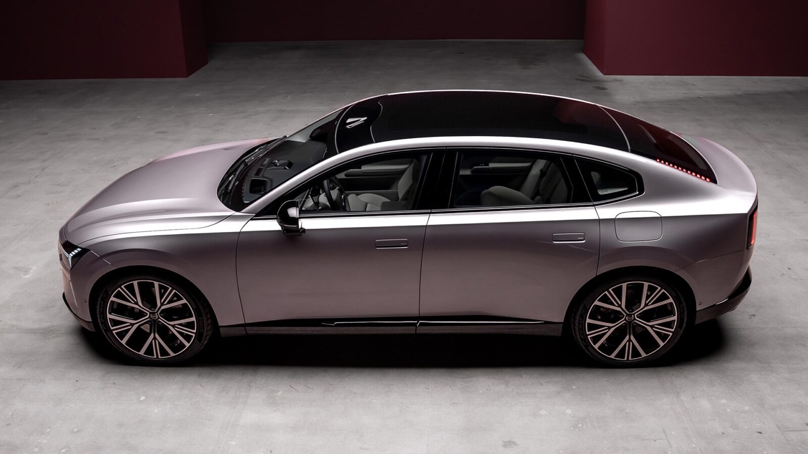 Volvo’s Electric Vehicle Sales Plummet 32% In April: A Wake-Up Call For The Ev Industry