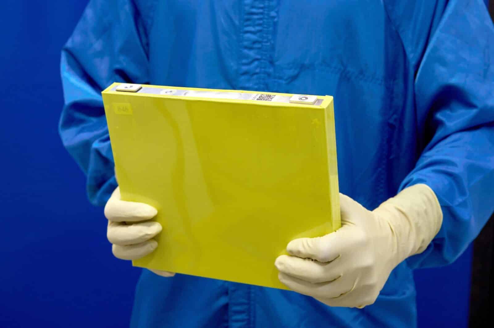 Gm Unveils Breakthrough Lmr Battery Tech For 400-Mile Range Evs
