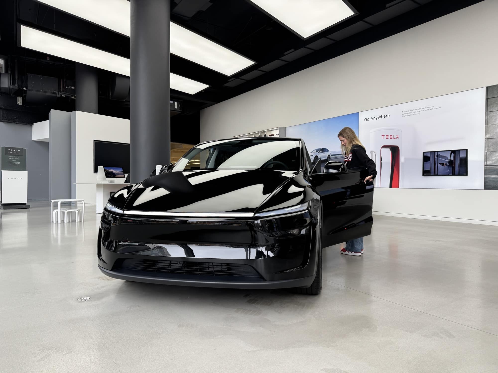 Tesla Achieves Historic Fully Autonomous Model Y Delivery Ahead of Schedule