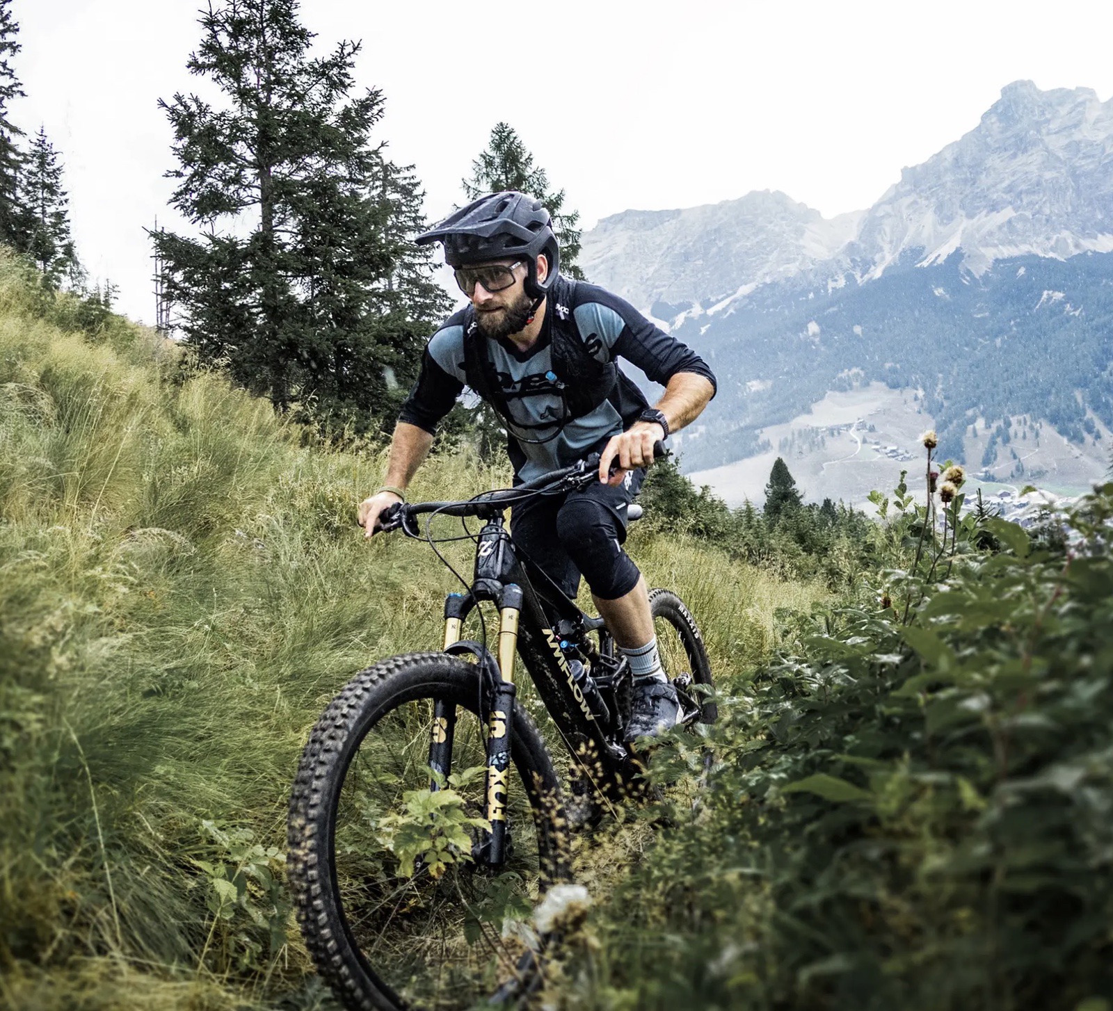 Ever Dreamed Of Blasting Through Trails With Drone-Like Precision And Power? Dji’s Amflow Pl Carbon, Now Available In The U.s. Shops, Delivers Just That With Its Avinox Motor. But At $7,499, Does It Outshine The $200-Cheaper Specialized Levo?