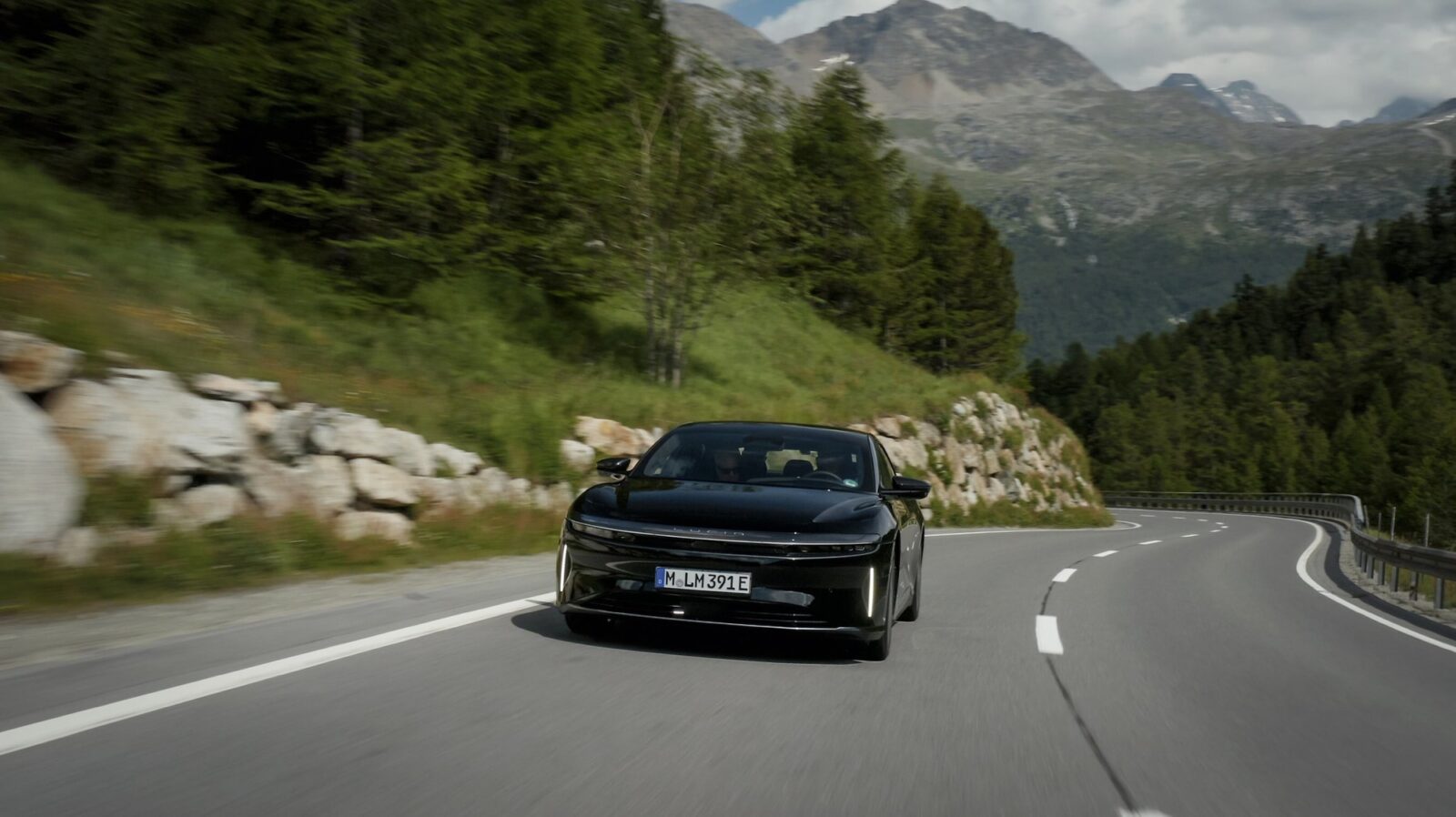 Lucid Air Grand Touring Sets New Guinness World Record For Longest Single-Charge Ev Drive