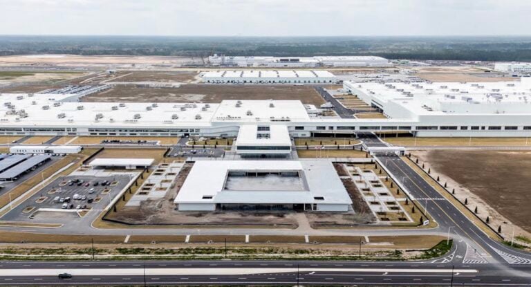475 Arrested In Record Immigration Raid At Hyundai’s Georgia Ev Plant