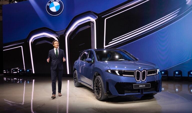 Bmw Unveils Ix3 With Game-Changing 400 Kw Charging At Japan Mobility Show 2025